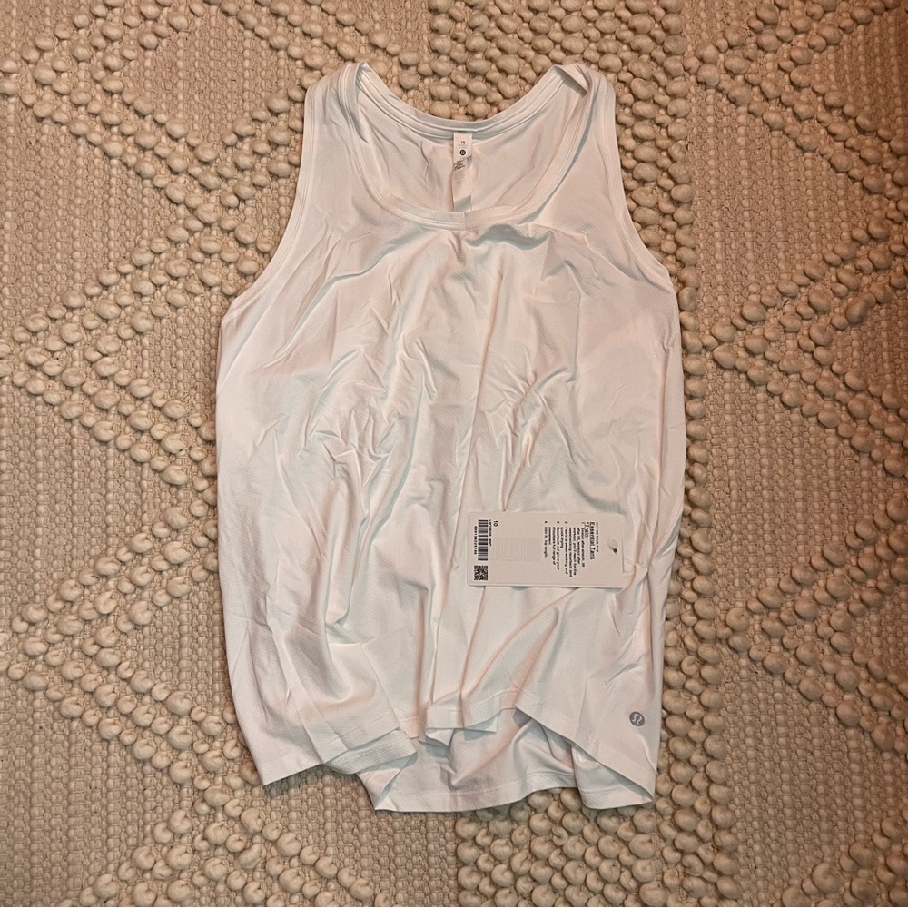 Lululemon essential tank NWT white